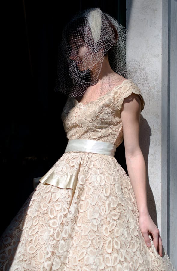Abito Sposa Midi in Pizzo Beige 1950 - immagine 2